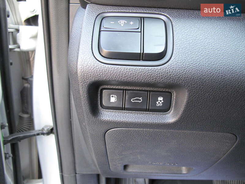 Седан Kia K5 2017 в Киеве