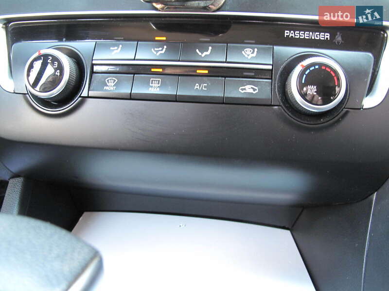 Седан Kia K5 2017 в Киеве