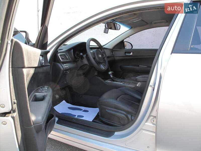 Седан Kia K5 2017 в Киеве