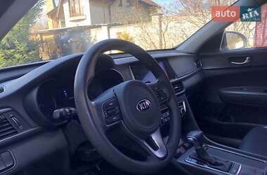 Седан Kia K5 2017 в 