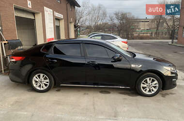 Седан Kia K5 2015 в 