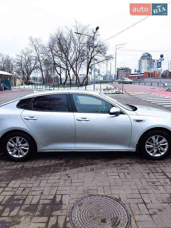 Седан Kia K5 2015 в Києві
