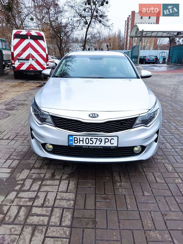 Седан Kia K5 2015 в 