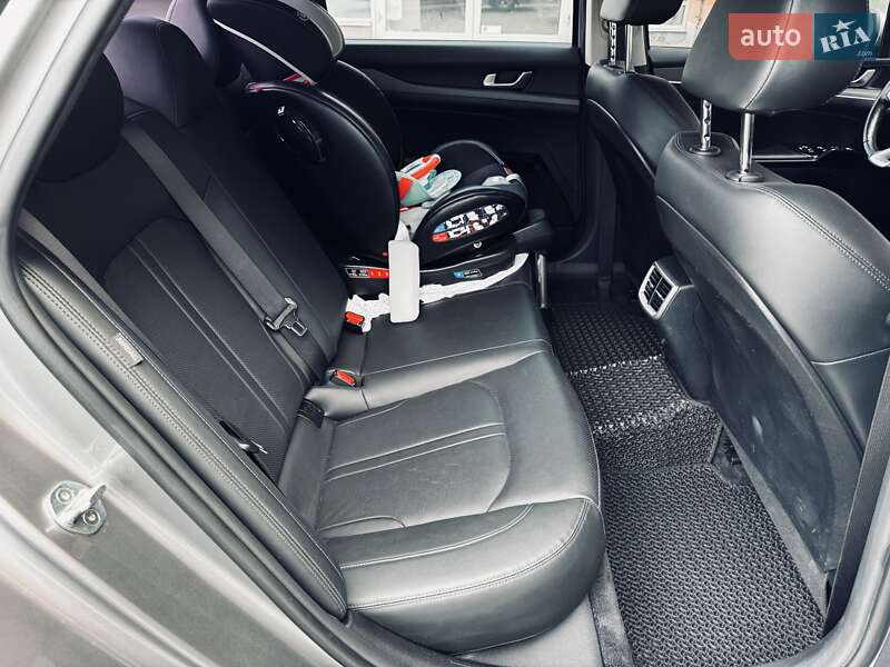 Седан Kia K5 2020 в Одессе