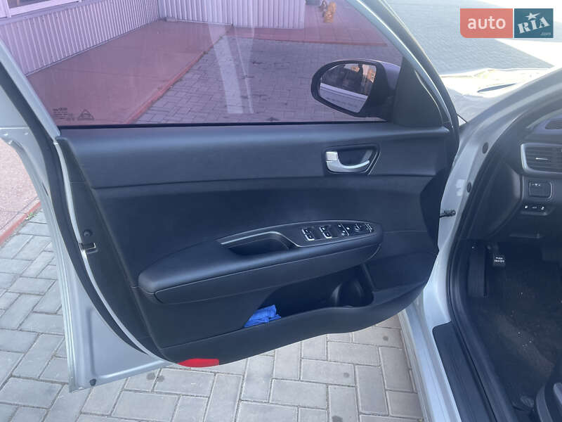 Седан Kia K5 2016 в Одессе
