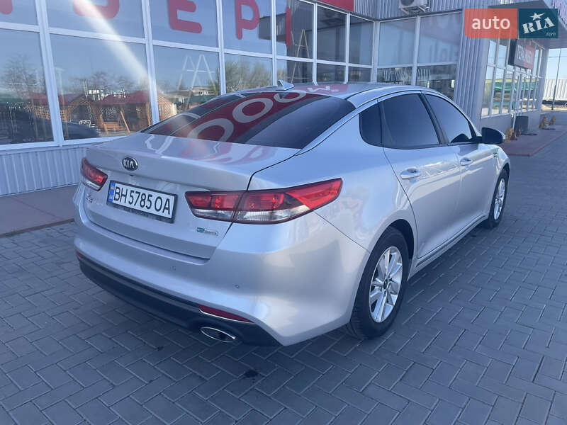 Седан Kia K5 2016 в Одессе