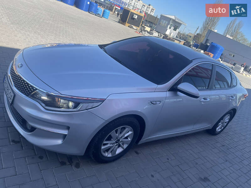 Седан Kia K5 2016 в Одессе