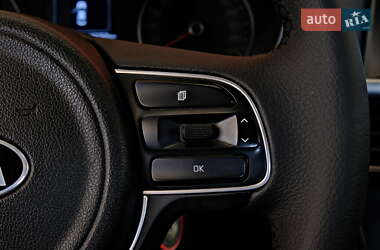 Седан Kia K5 2017 в 