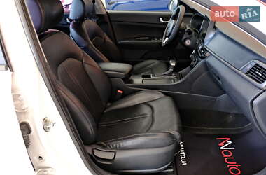 Седан Kia K5 2017 в 
