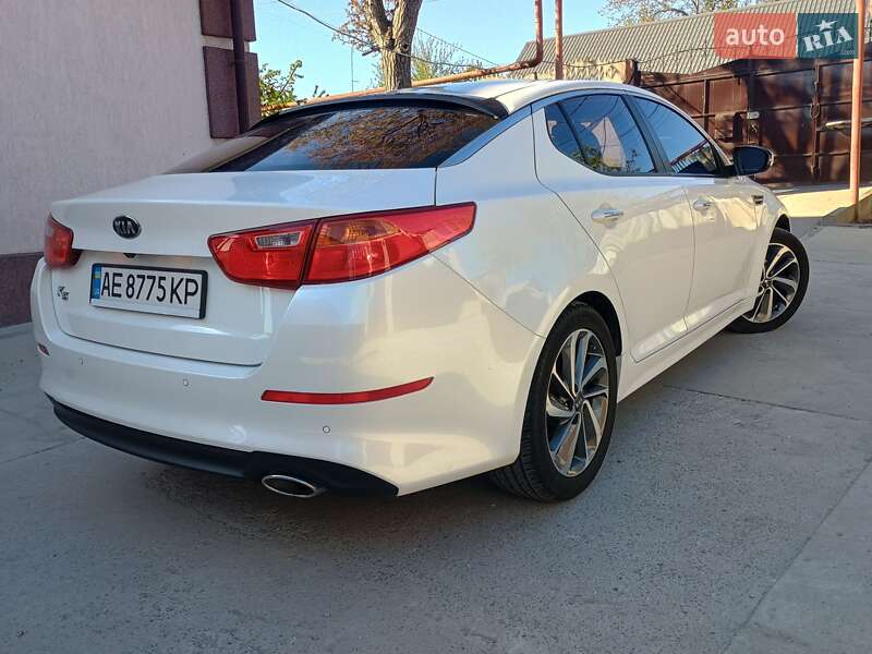 Седан Kia K5 2014 в Дніпрі