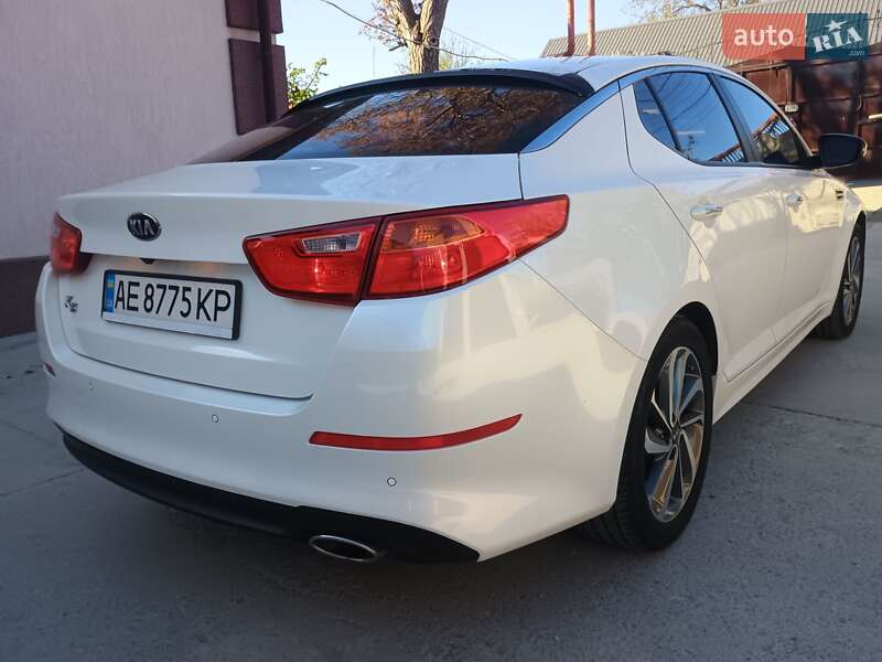 Седан Kia K5 2014 в Дніпрі