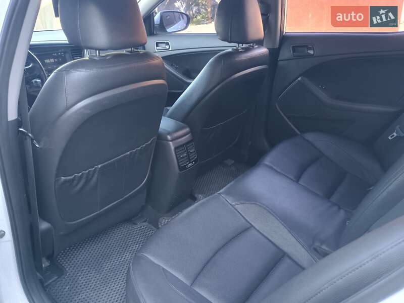 Седан Kia K5 2014 в Дніпрі