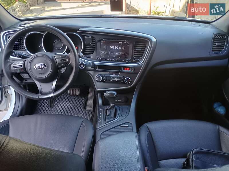Седан Kia K5 2014 в Дніпрі
