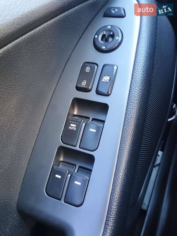 Седан Kia K5 2014 в Дніпрі