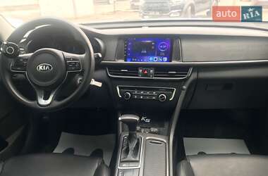 Седан Kia K5 2017 в 