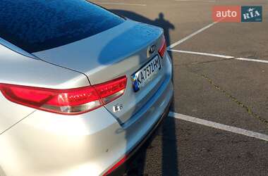 Седан Kia K5 2016 в 