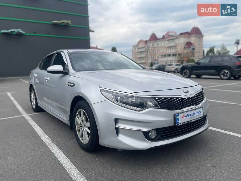 Седан Kia K5 2017 в 