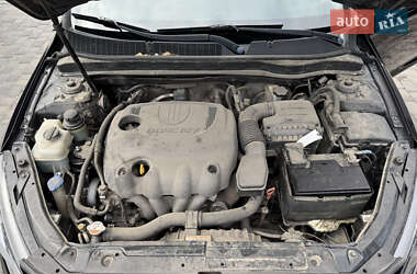 Седан Kia K5 2010 в 