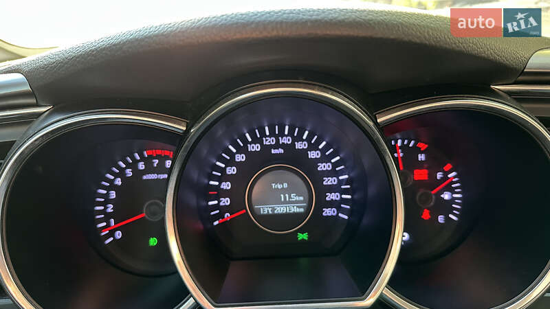 Седан Kia K5 2013 в Кременчуге
