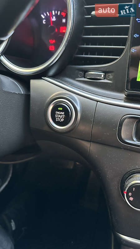 Седан Kia K5 2013 в Кременчуге