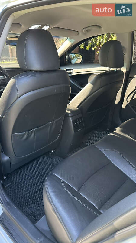 Седан Kia K5 2013 в Кременчуге