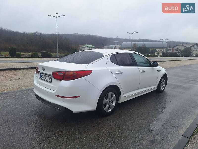 Седан Kia K5 2015 в Дніпрі