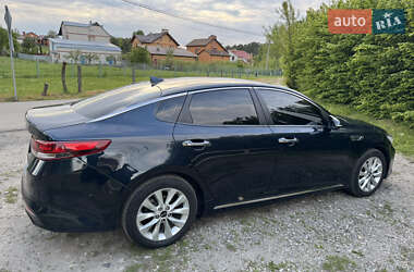 Седан Kia K5 2017 в 