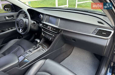 Седан Kia K5 2017 в 