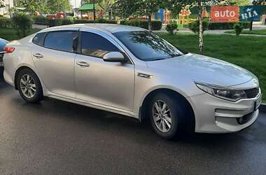 Седан Kia K5 2016 в 