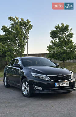 Седан Kia K5 2013 в Новоднестровске