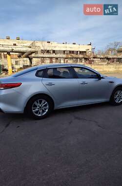 Седан Kia K5 2017 в 