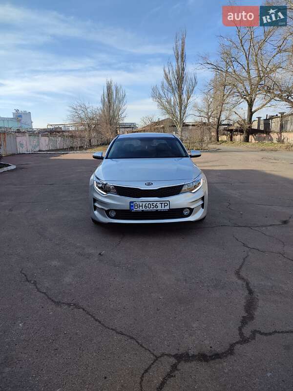 Седан Kia K5 2017 в 