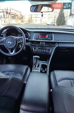 Седан Kia K5 2017 в 