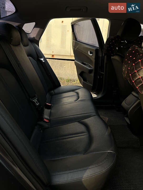 Седан Kia K5 2015 в Ірпені