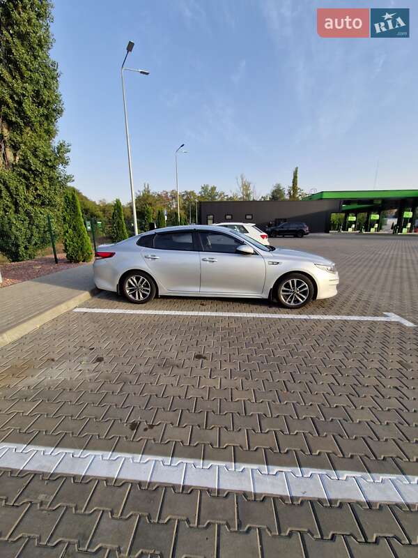 Седан Kia K5 2016 в Киеве