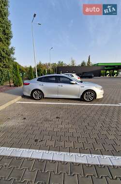 Седан Kia K5 2016 в 