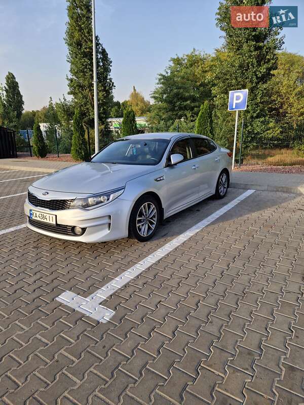 Седан Kia K5 2016 в Киеве
