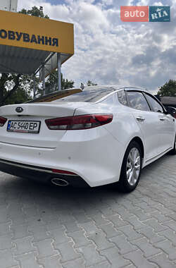 Седан Kia K5 2016 в 