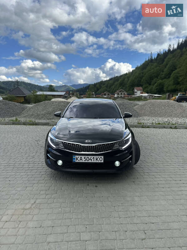 Седан Kia K5 2016 в Яремчі