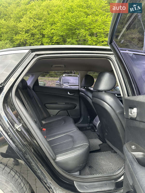 Седан Kia K5 2016 в Яремчі