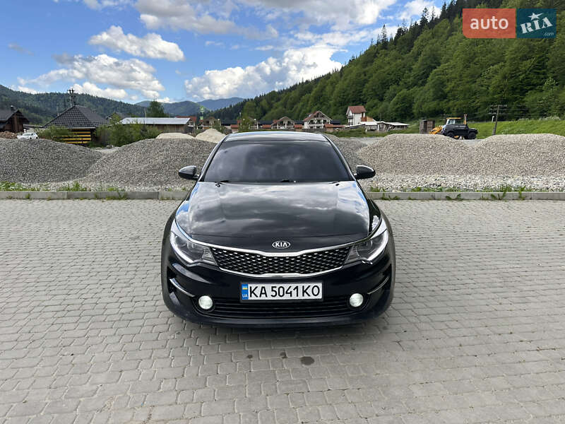 Седан Kia K5 2016 в Яремчі
