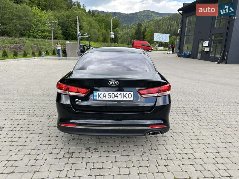 Седан Kia K5 2016 в Яремчі