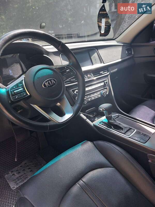 Седан Kia K5 2018 в Одессе
