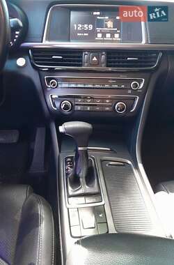 Седан Kia K5 2016 в 