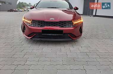 Седан Kia K5 2021 в 
