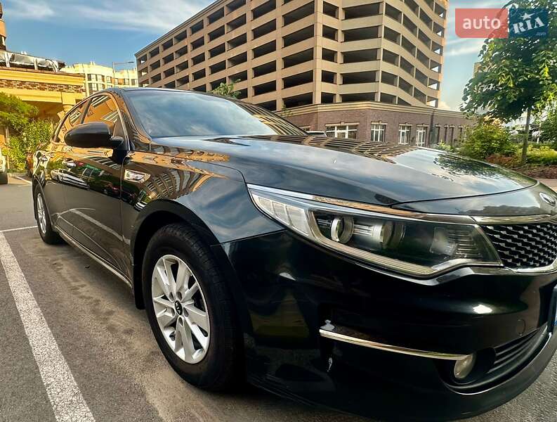 Седан Kia K5 2016 в Киеве