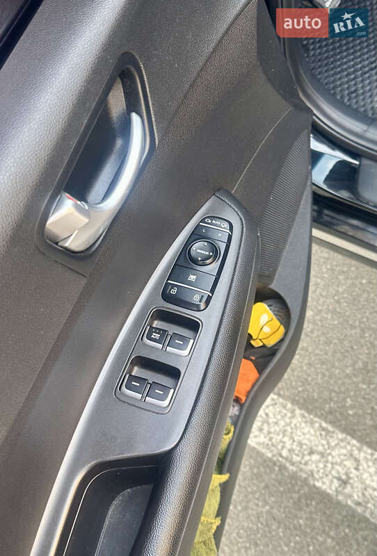 Седан Kia K5 2016 в Киеве