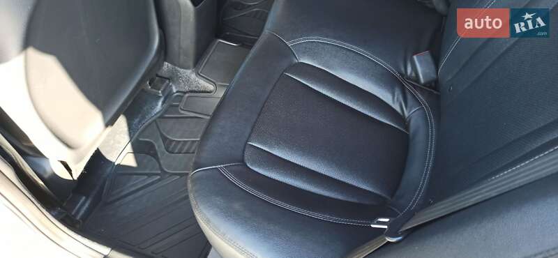 Седан Kia K5 2012 в Полтаве