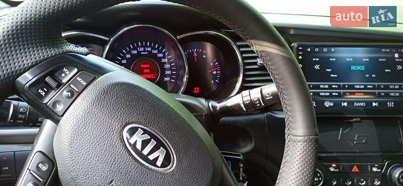 Седан Kia K5 2012 в Полтаве