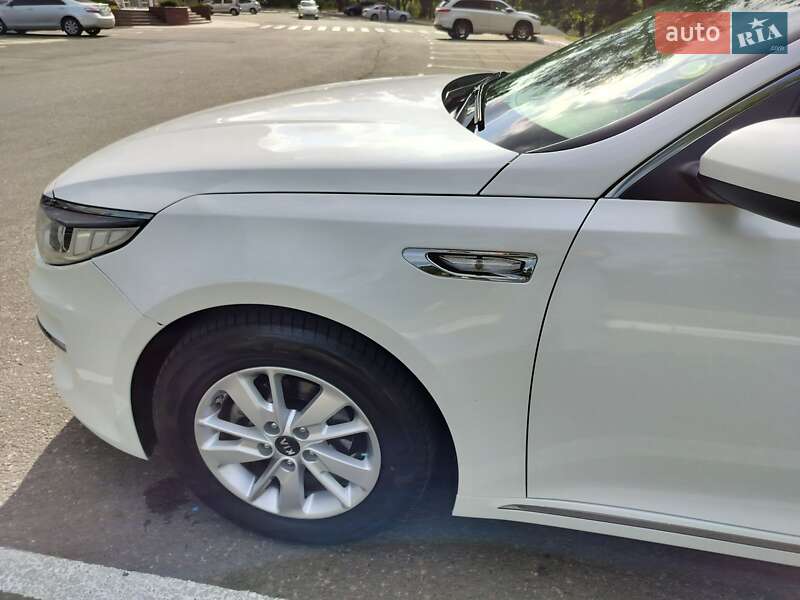 Седан Kia K5 2016 в Одессе